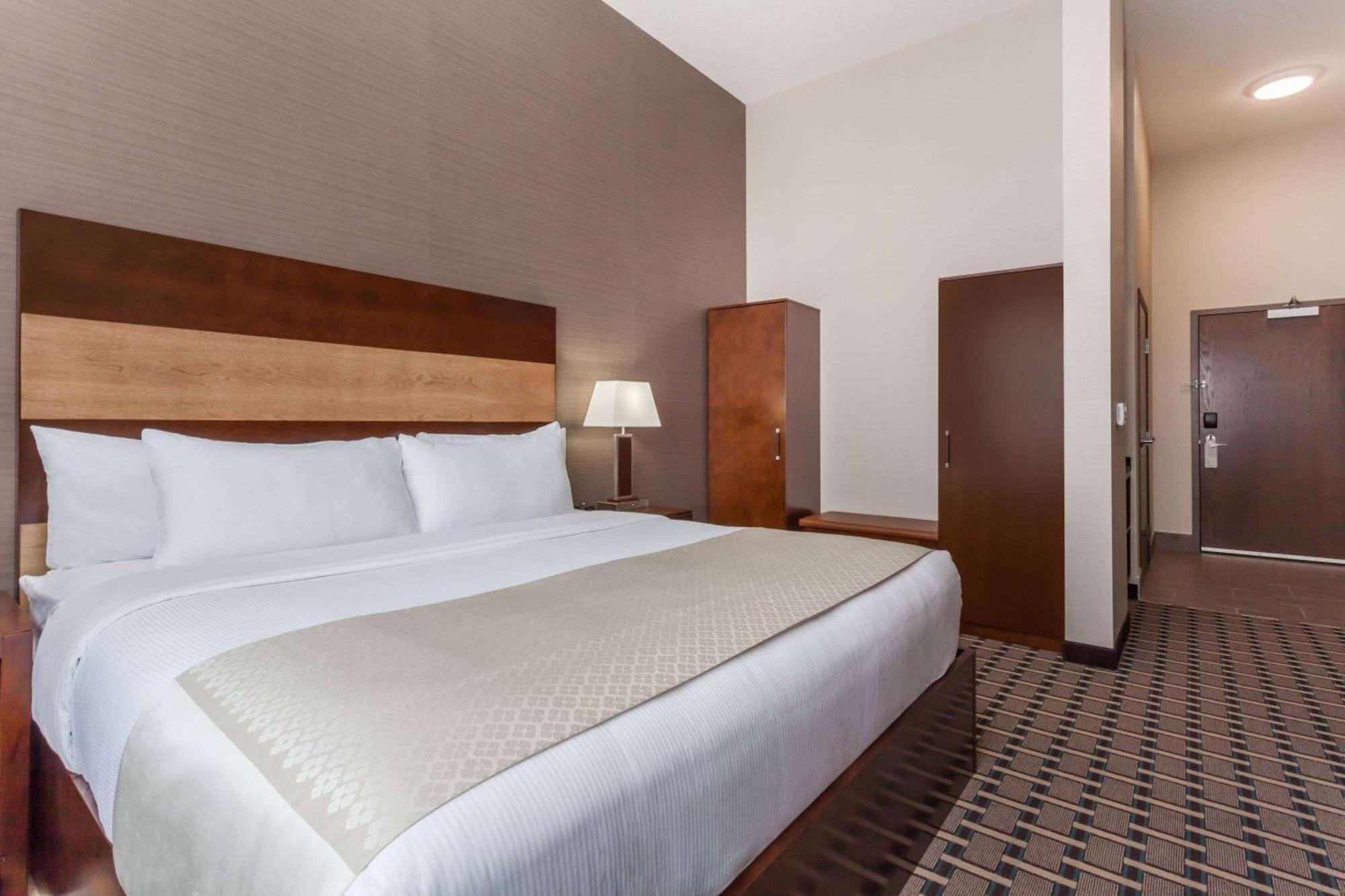 Wyndham Garden Edmonton Airport Hotel Leduc Exterior photo