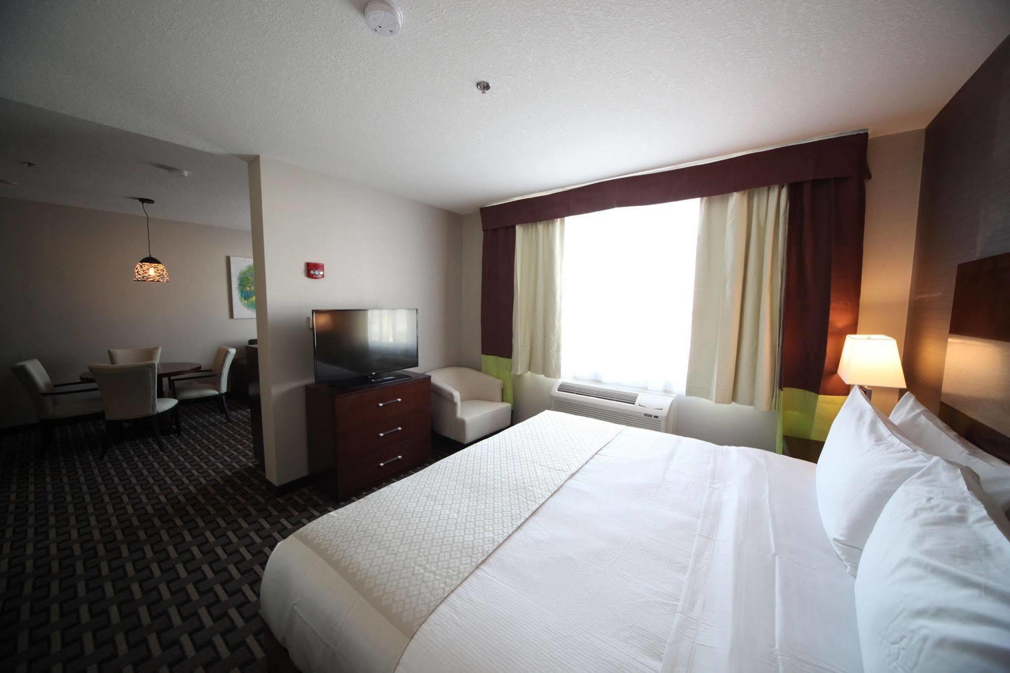 Wyndham Garden Edmonton Airport Hotel Leduc Exterior photo